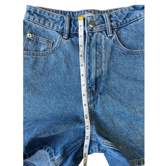 12 STOREEZ Flared Denim High Rise Mini Shorts, Medium Wash - Size XS - Picture 6 of 10